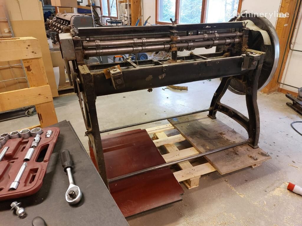 iný drevospracujúci stroj Rotary Board Cutter