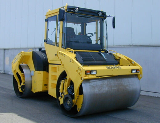 cestný valec BOMAG BW203AD-4